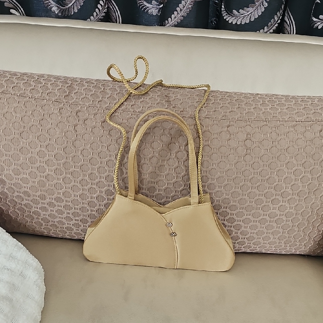 Chic Tan Shoulder Bag With Gold Accents
